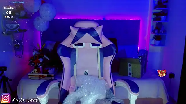 Snapshot of Kylie_brokee chatting on December 2024 12:09:01 AM Kylie brokee online show from December 2024 12:09:01 AM