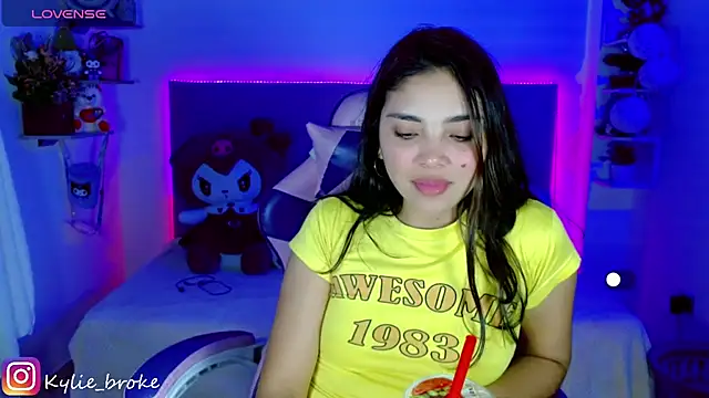 Snapshot of Kylie_brokee chatting on December 2024 03:12:01 AM Kylie brokee online show from December 2024 03:12:01 AM