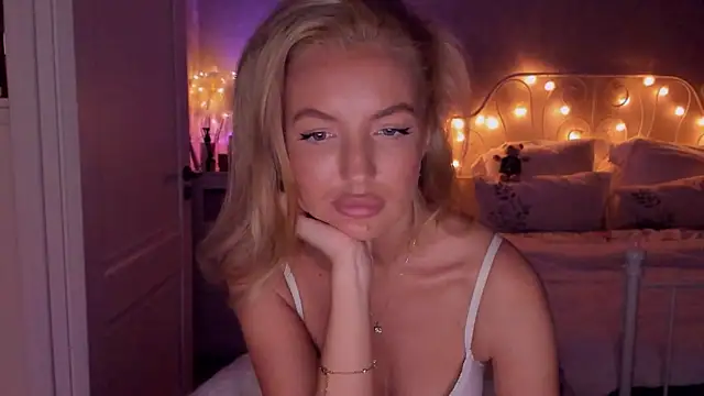 aestetick online show from October 2025 03:02:01 PM