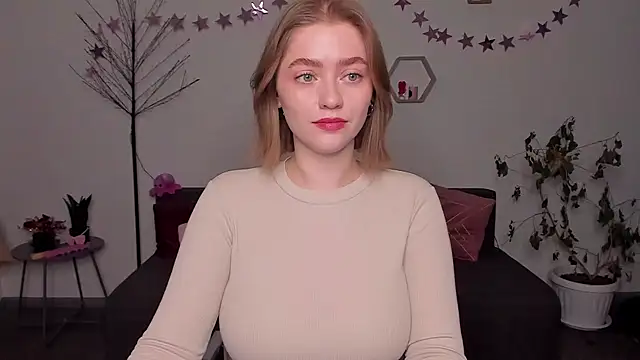 AidaPerry online show from December 2024 03:04:01 PM