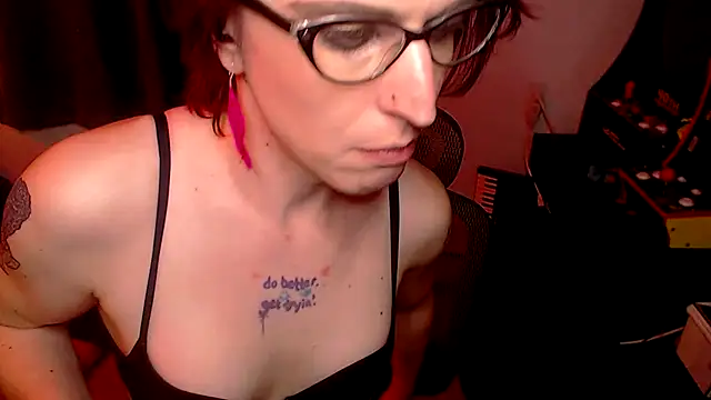 Snapshot of RyffBurnz chatting on October 2025 04:24:01 AM RyffBurnz online show from October 2025 04:24:01 AM