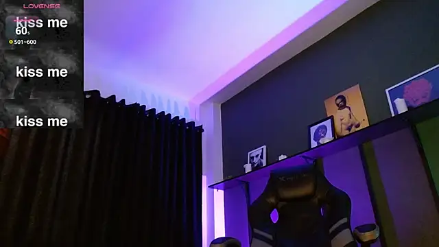 Snapshot of castle_87 chatting on February 2025 04:25:01 PM castle 87 online show from February 2025 04:25:01 PM