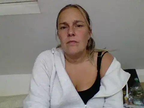 scrummymummy2 online show from September 2025 08:32:02 PM