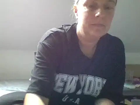 Snapshot of scrummymummy2 chatting on October 2025 09:28:02 AM scrummymummy2 online show from October 2025 09:28:02 AM