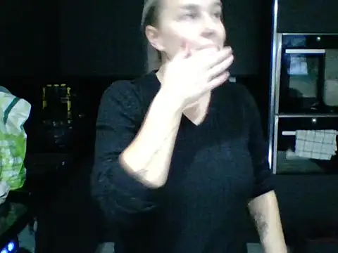 Snapshot of scrummymummy2 chatting on December 2025 09:25:01 AM scrummymummy2 online show from December 2025 09:25:01 AM