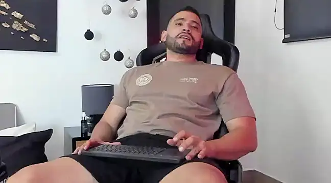 Dereck vega online show from December 2024 11:02:02 PM