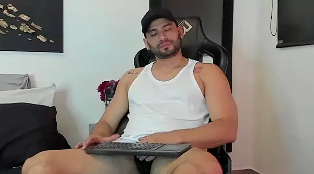 Dereck vega online show from March 2025 09:42:02 PM