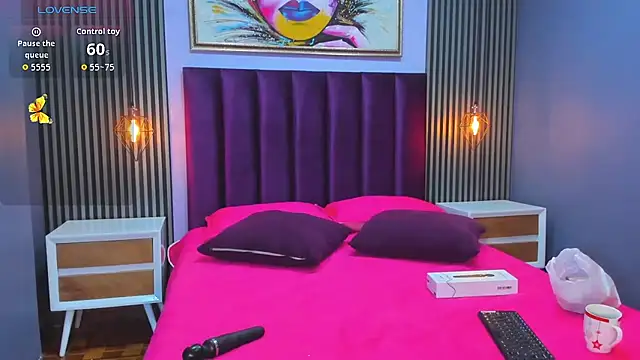 Nahiajhonson  online show from October 2025 01:00:02 PM