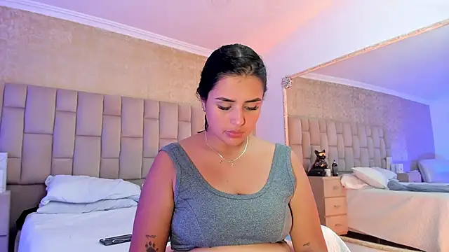 Snapshot of EmmaTorres_ chatting on December 2024 02:30:02 AM EmmaTorres online show from December 2024 02:30:02 AM