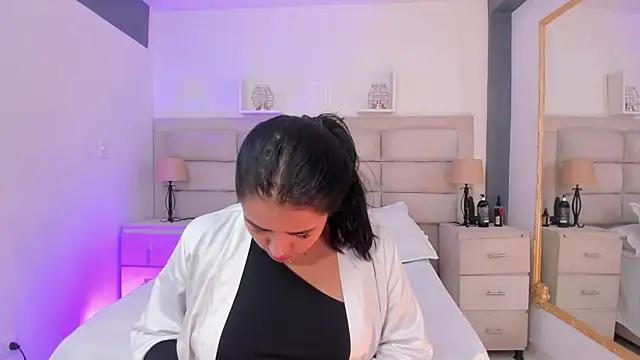 Snapshot of EmmaTorres_ chatting on December 2024 10:03:02 PM EmmaTorres online show from December 2024 10:03:02 PM