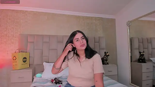 Snapshot of EmmaTorres_ chatting on January 2025 08:55:01 PM EmmaTorres online show from January 2025 08:55:01 PM