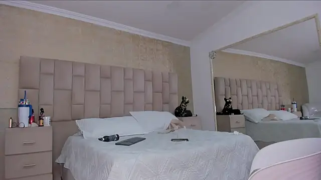 Snapshot of EmmaTorres_ chatting on January 2025 02:37:02 AM EmmaTorres online show from January 2025 02:37:02 AM