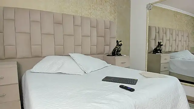 Snapshot of EmmaTorres_ chatting on September 2025 07:46:01 PM EmmaTorres online show from September 2025 07:46:01 PM