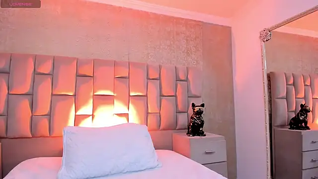 Snapshot of EmmaTorres_ chatting on November 2025 07:59:02 PM EmmaTorres online show from November 2025 07:59:02 PM