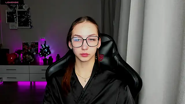 Snapshot of Sm0ly chatting on December 2024 04:08:02 AM Sm0ly online show from December 2024 04:08:02 AM