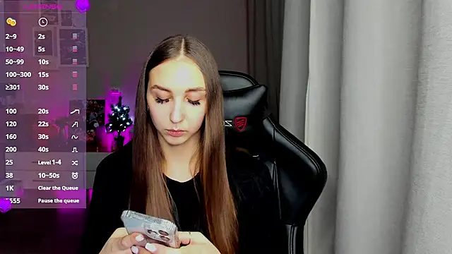 Snapshot of Sm0ly chatting on February 2025 12:00:02 PM Sm0ly online show from February 2025 12:00:02 PM