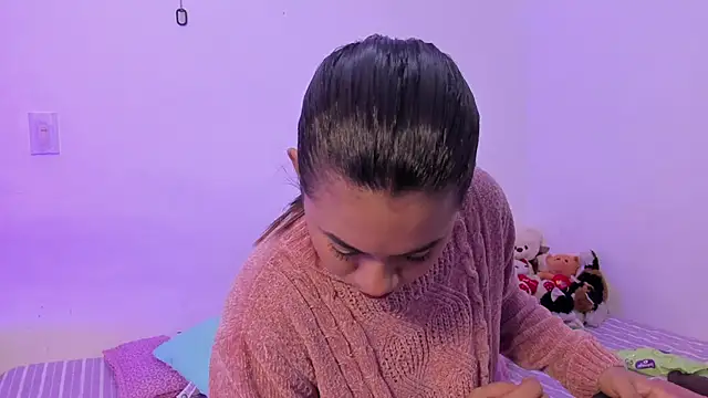 Snapshot of crystalvazquez chatting on October 2025 12:28:01 PM crystalvazquez online show from October 2025 12:28:01 PM