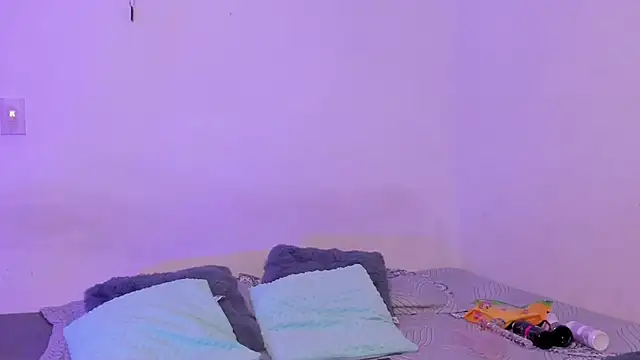 Snapshot of crystalvazquez chatting on November 2025 12:04:02 PM crystalvazquez online show from November 2025 12:04:02 PM