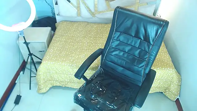 Snapshot of Salome_Milf202 chatting on November 2025 03:07:01 AM Salome Milf202 online show from November 2025 03:07:01 AM