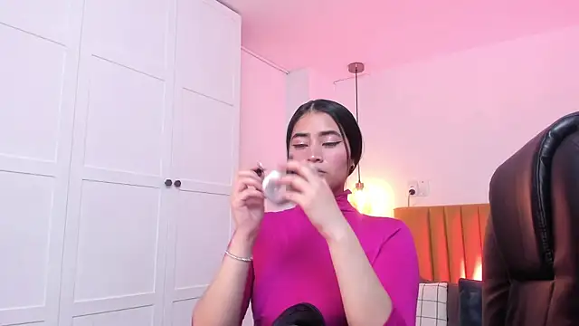 lara madisson online show from December 2024 10:56:01 PM