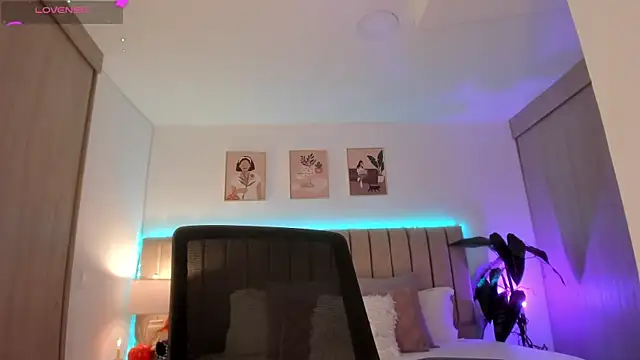 Snapshot of Victoria_romanox chatting on October 2025 01:43:02 PM Victoria romanox online show from October 2025 01:43:02 PM