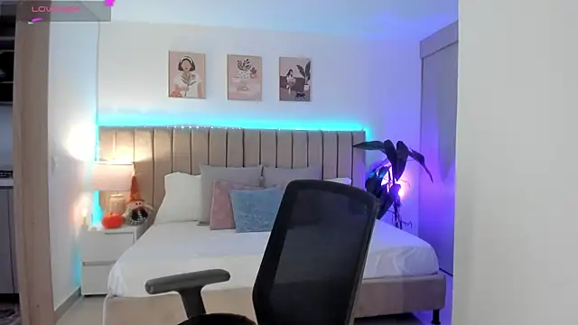 Snapshot of Victoria_romanox chatting on October 2025 05:25:02 PM Victoria romanox online show from October 2025 05:25:02 PM