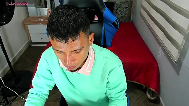 Snapshot of Backsex_boy chatting on October 2025 09:55:02 AM Backsex boy online show from October 2025 09:55:02 AM