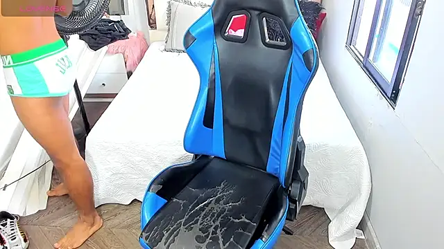 Snapshot of Backsex_boy chatting on November 2025 03:01:01 PM Backsex boy online show from November 2025 03:01:01 PM