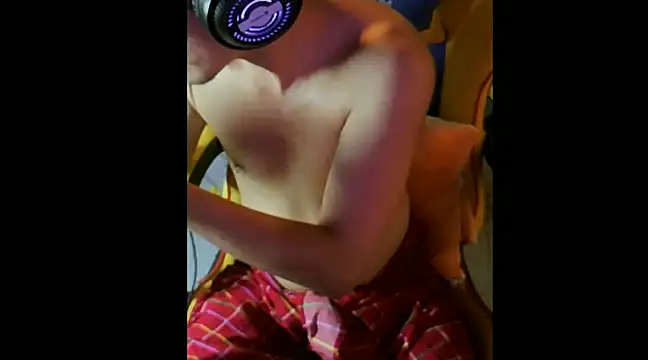 Snapshot of cloudyth1994 chatting on December 2024 03:52:01 PM cloudyth1994 online show from December 2024 03:52:01 PM