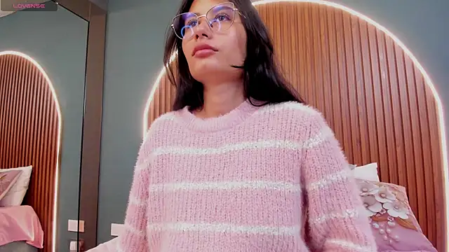 NayeCloud online show from October 2025 03:42:02 AM