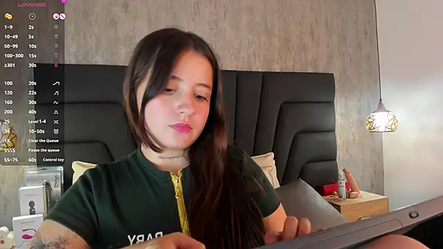 Sabrina Lennox online show from February 2025 01:40:01 AM