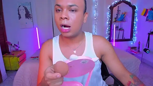 Snapshot of CuteRomi chatting on October 2025 04:13:01 AM CuteRomi online show from October 2025 04:13:01 AM