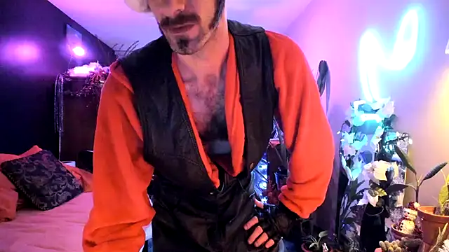 leatherz69 online show from December 2024 06:43:01 AM