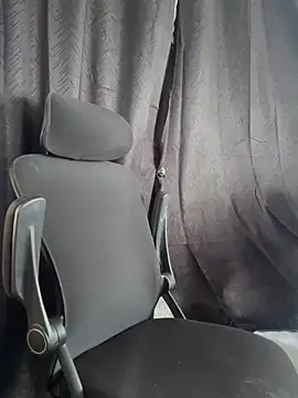 Snapshot of cybercosmiiic chatting on October 2025 06:34:01 PM cybercosmiiic online show from October 2025 06:34:01 PM