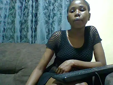 miss lyne001 online show from September 2025 04:07:01 PM