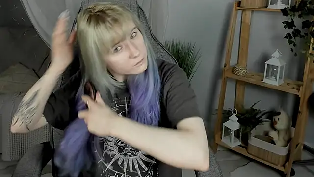 Snapshot of LexiWenford chatting on November 2025 02:44:01 AM LexiWenford online show from November 2025 02:44:01 AM