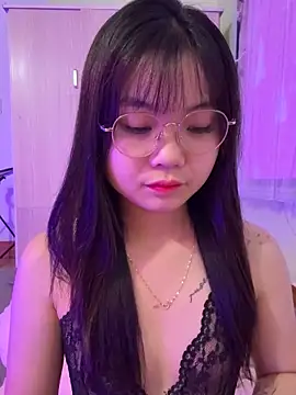 Snapshot of Maeve2k5 chatting on October 2025 01:37:02 AM Maeve2k5 online show from October 2025 01:37:02 AM