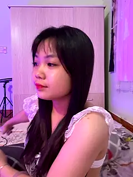 Snapshot of Maeve2k5 chatting on October 2025 09:25:01 PM Maeve2k5 online show from October 2025 09:25:01 PM