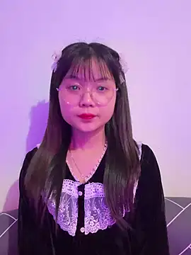 Snapshot of Maeve2k5 chatting on November 2025 01:10:02 PM Maeve2k5 online show from November 2025 01:10:02 PM