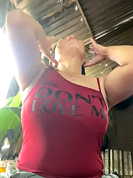 Linaannn online show from October 2025 02:43:02 AM