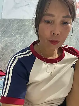 Linaannn online show from November 2025 02:34:02 AM