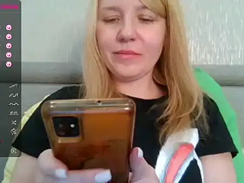 urbadkitty online show from February 2025 11:39:02 AM
