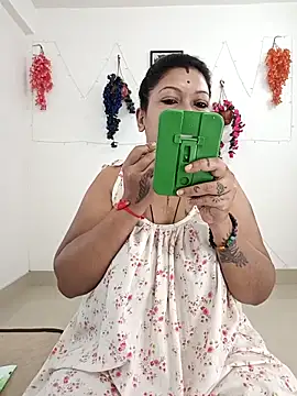 Snapshot of YOUR_LOVELY-40 chatting on November 2025 03:17:01 AM YOUR LOVELY-40 online show from November 2025 03:17:01 AM