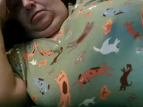 Snapshot of WHITEDAROSE chatting on December 2024 04:17:01 PM WHITEDAROSE online show from December 2024 04:17:01 PM