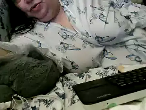 Snapshot of WHITEDAROSE chatting on January 2025 11:11:02 PM WHITEDAROSE online show from January 2025 11:11:02 PM