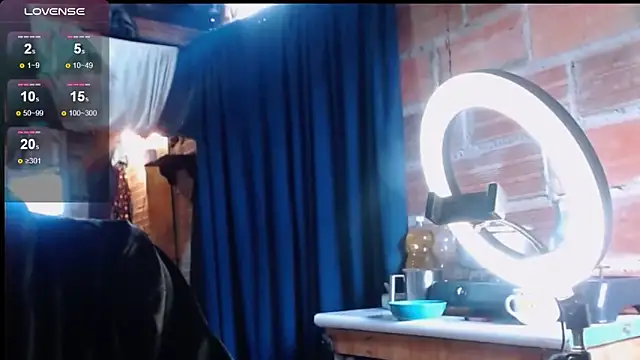 Snapshot of Alanagracia chatting on November 2025 01:23:02 PM Alanagracia online show from November 2025 01:23:02 PM