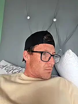 Snapshot of TheSouthernKing chatting on October 2025 07:05:02 AM TheSouthernKing online show from October 2025 07:05:02 AM