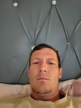 Snapshot of TheSouthernKing chatting on December 2025 04:22:01 AM TheSouthernKing online show from December 2025 04:22:01 AM