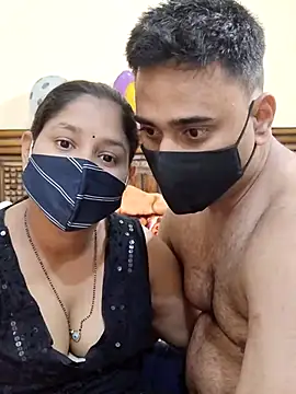 Snapshot of IND_COUPLE1 chatting on February 2025 01:33:01 PM IND COUPLE1 online show from February 2025 01:33:01 PM