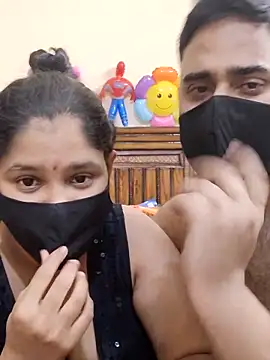 Snapshot of IND_COUPLE1 chatting on March 2025 03:29:01 PM IND COUPLE1 online show from March 2025 03:29:01 PM